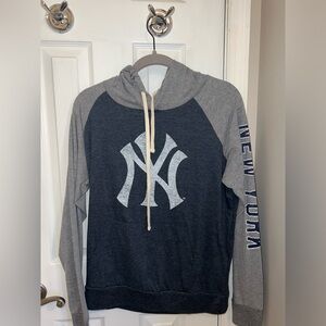 New York Yankees Long Sleeve T-shirt- Size L